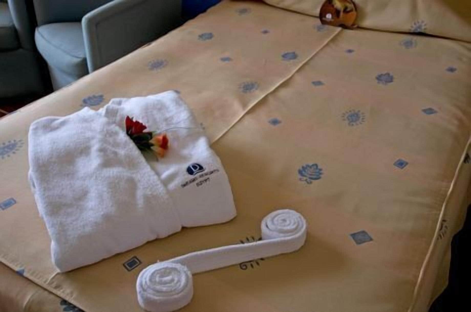 Familienzimmer (2 Erwachsene + 2 Kinder) mit Poolblick
